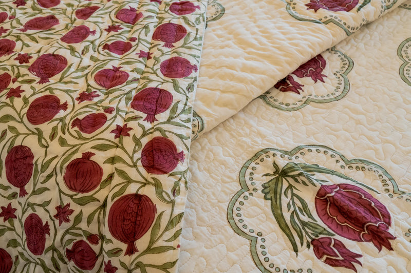 Khwabgaah Bedding : Scarlet Muse Razaii