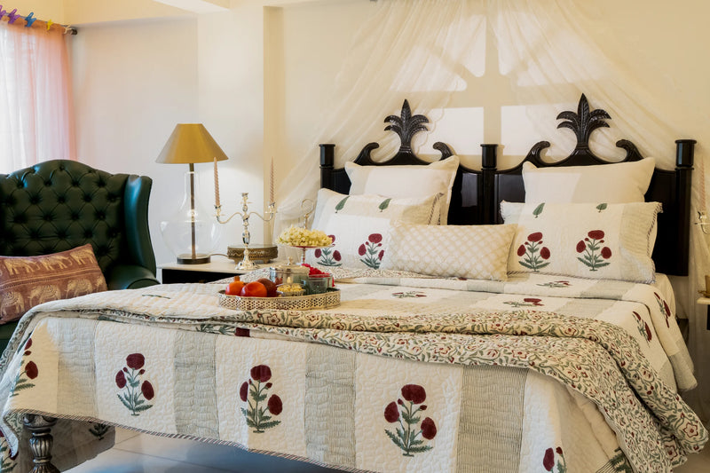 Khwabgaah Bedding Crimson Bloom' Set