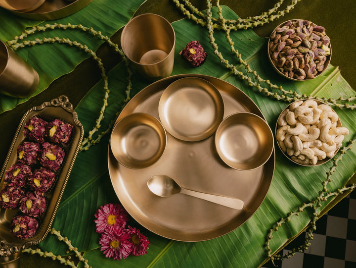 Ananda: Kansa Thaali Set (Set of 6)