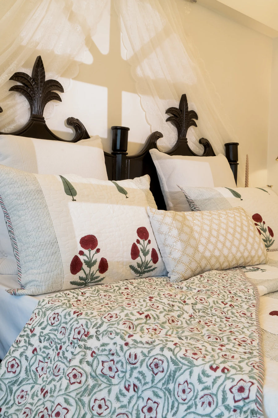 Khwabgaah Bedding : Scarlet Muse Set